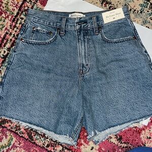 NWT Abercrombie Hight Rise Loose Short